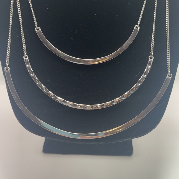 NWT BCBGeneration Triple Layer Silver Bar Necklace - Picture 4 of 5